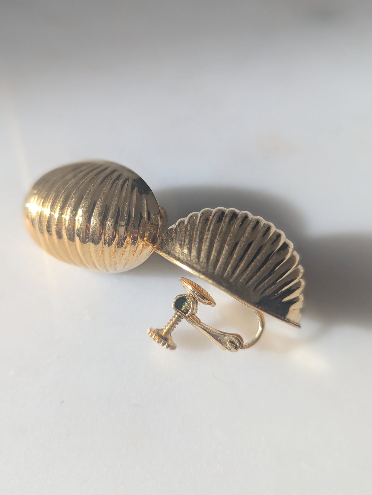 80s Oval Shell Clip-on Earrings