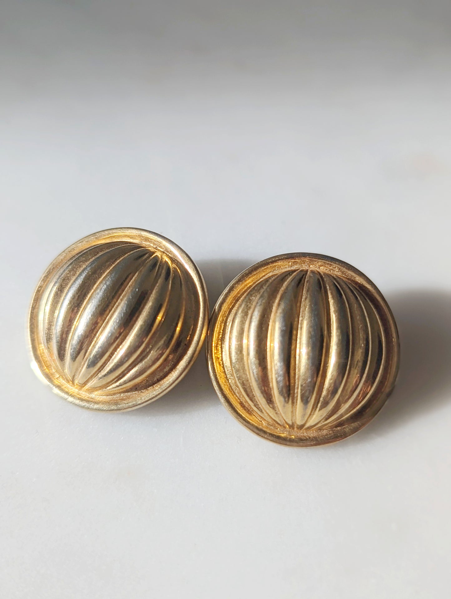 80s Gold Circle Shell Earrings