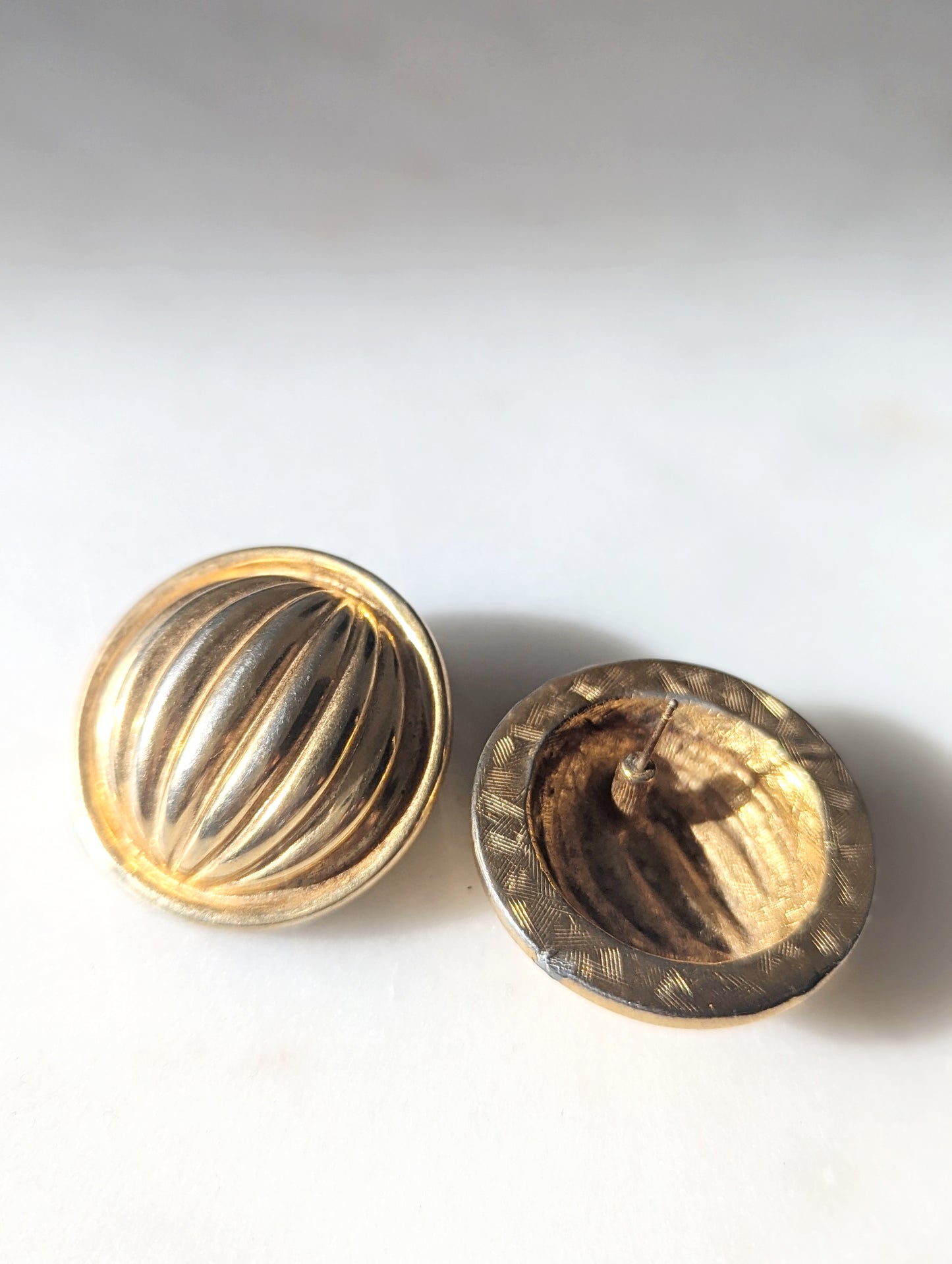 80s Gold Circle Shell Earrings