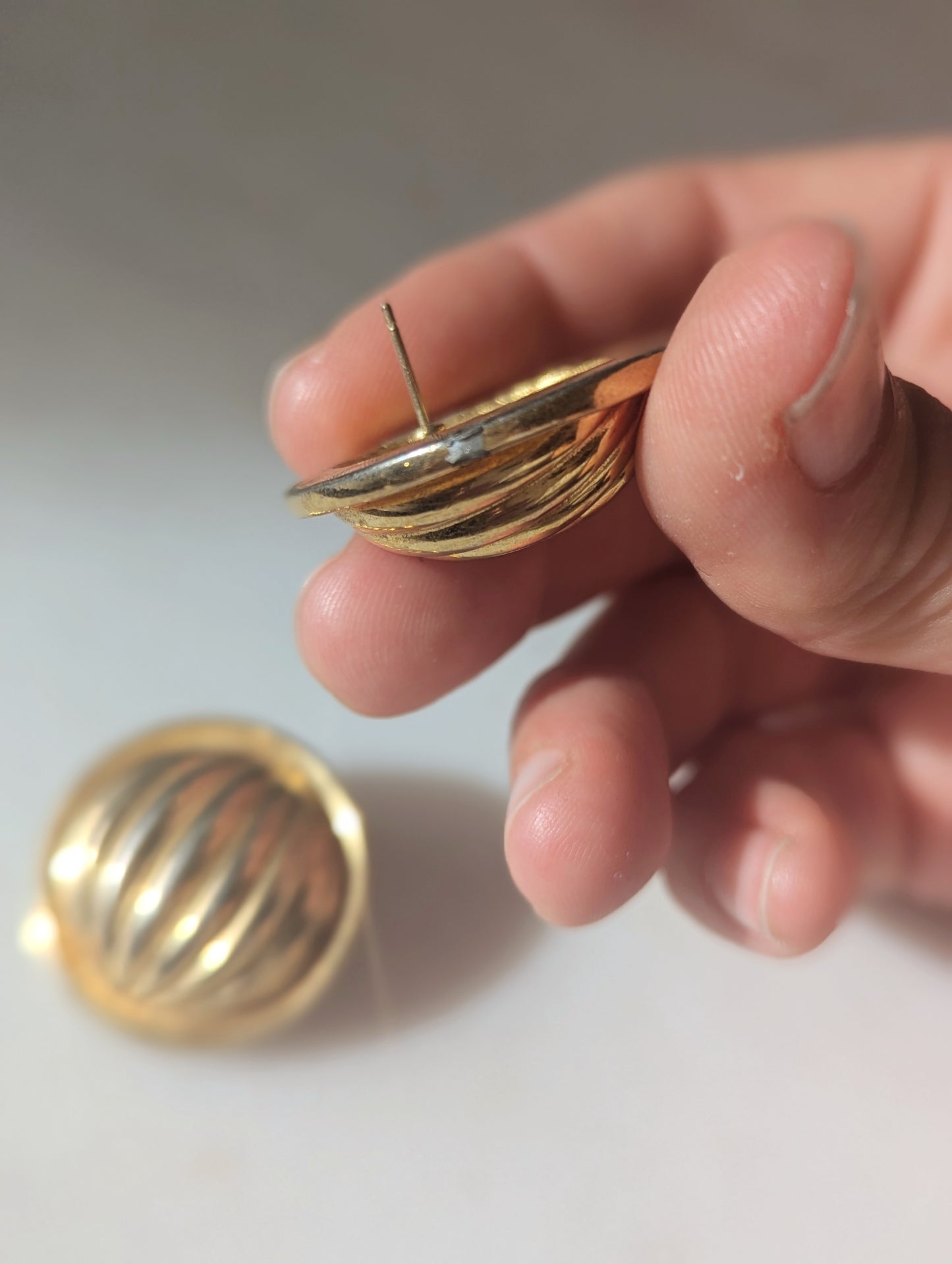 80s Gold Circle Shell Earrings